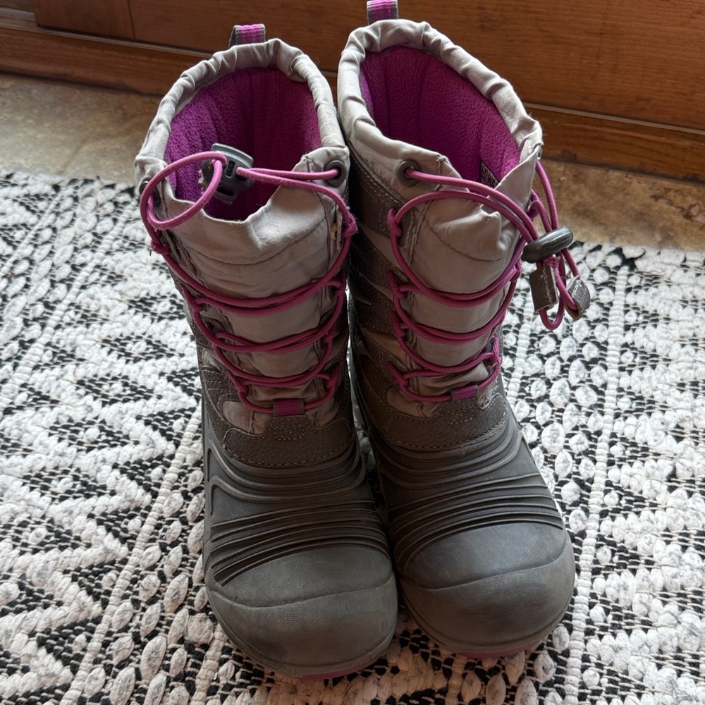Girls Merrell Gray and Pink Winter Boots size 2 - warm snow boots!